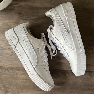 *like new* Puma Carina Sneakers